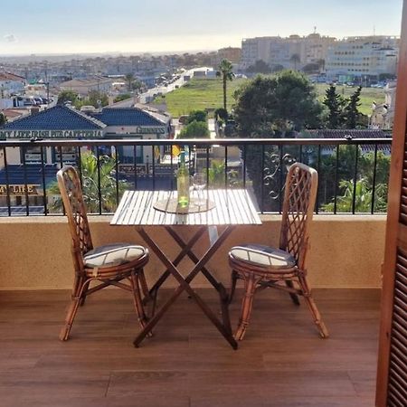 Cozy Apartment With Sea View Торевиеха Екстериор снимка