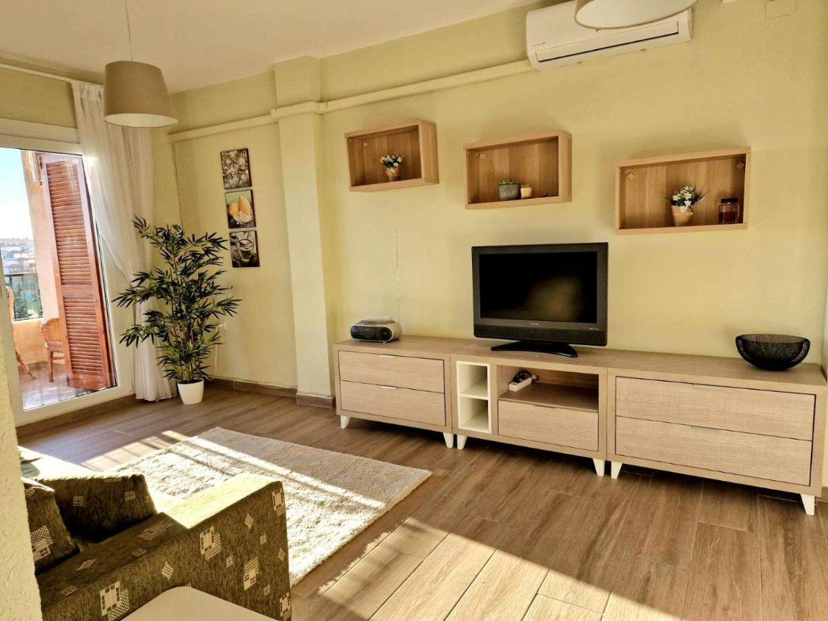 Cozy Apartment With Sea View Торевиеха Екстериор снимка