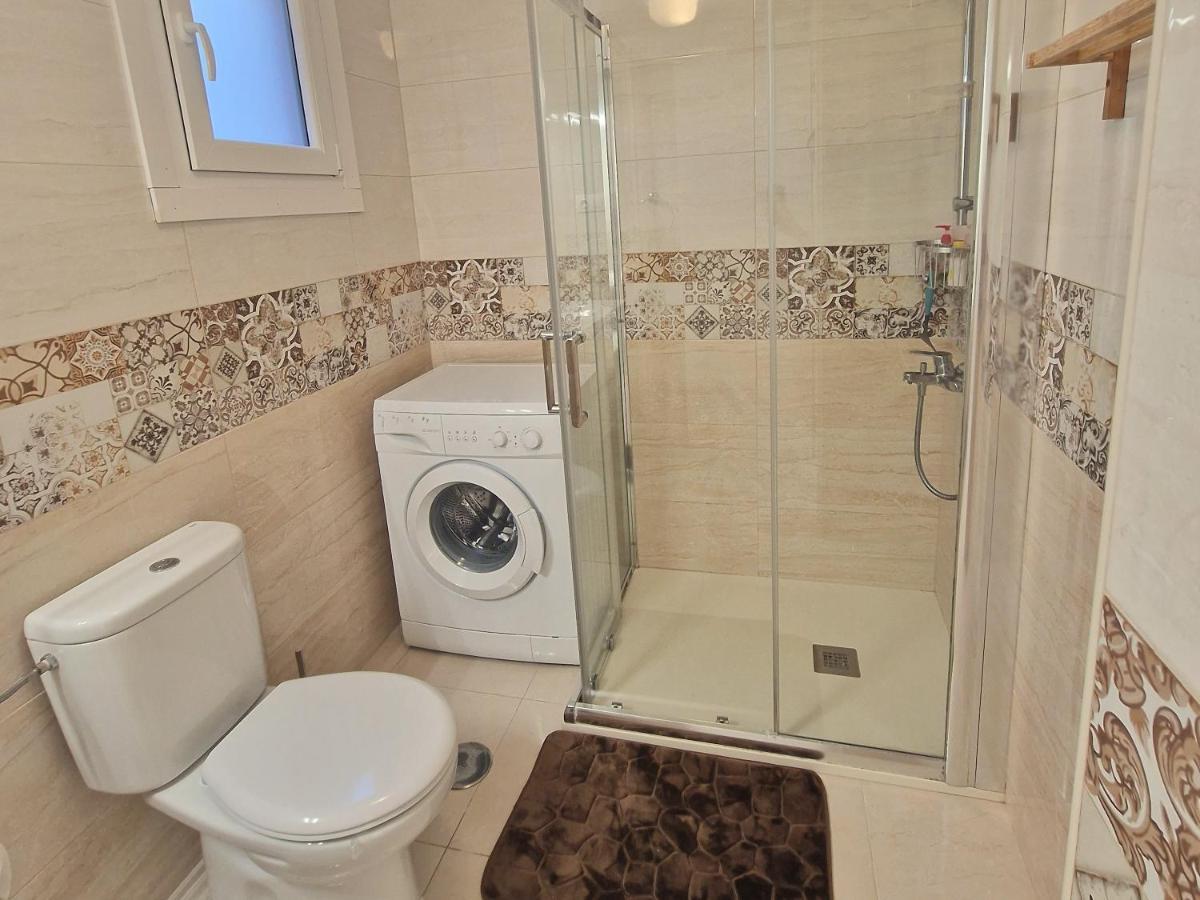 Cozy Apartment With Sea View Торевиеха Екстериор снимка