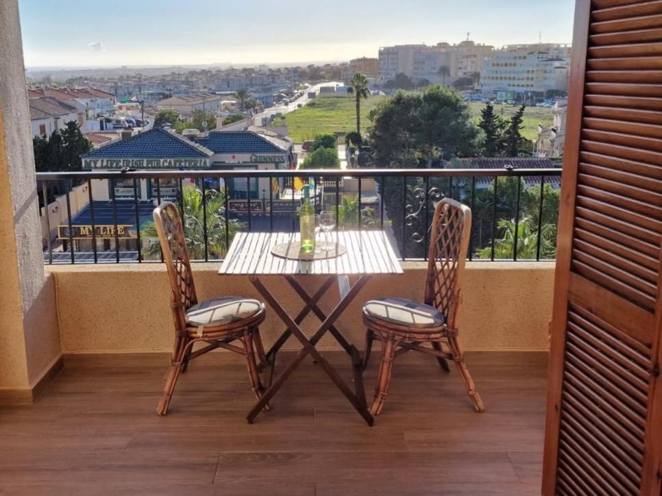 Cozy Apartment With Sea View Торевиеха Екстериор снимка