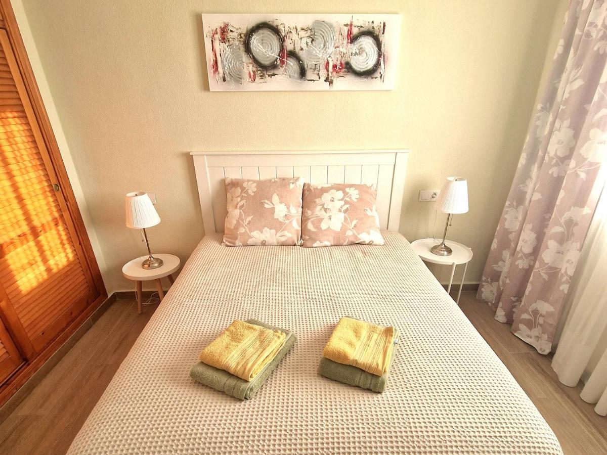 Cozy Apartment With Sea View Торевиеха Екстериор снимка