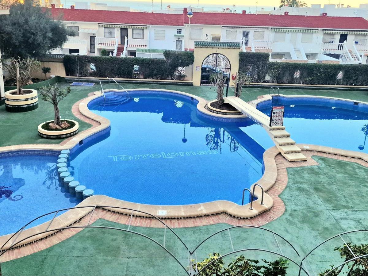 Cozy Apartment With Sea View Торевиеха Екстериор снимка
