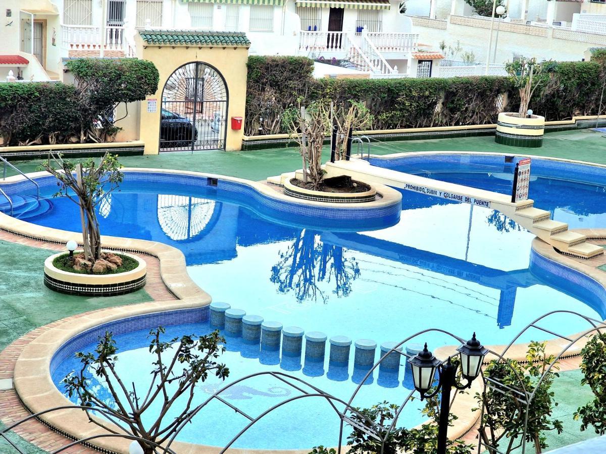 Cozy Apartment With Sea View Торевиеха Екстериор снимка