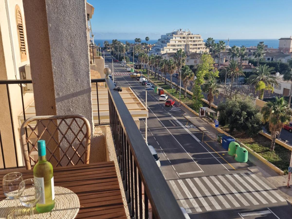Cozy Apartment With Sea View Торевиеха Екстериор снимка